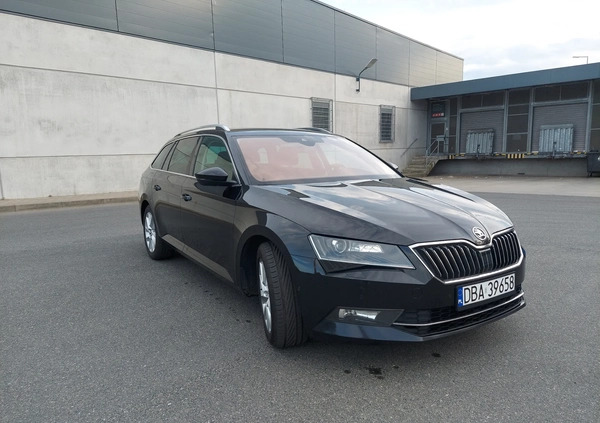 Skoda Superb cena 63900 przebieg: 205000, rok produkcji 2016 z Wałbrzych małe 137